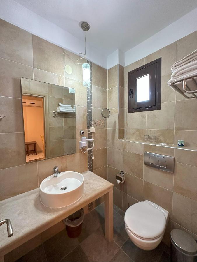 ניי פורי Hotel Afrodite מראה חיצוני תמונה