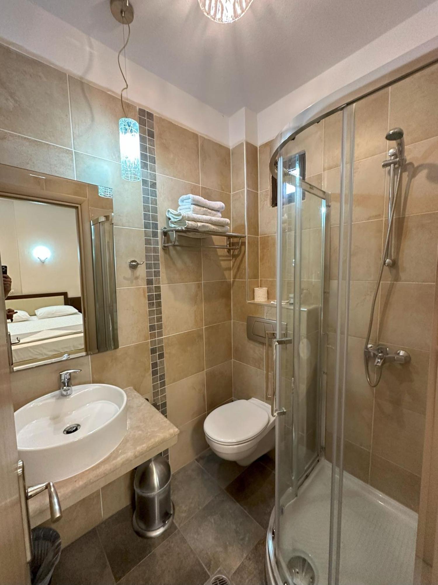 ניי פורי Hotel Afrodite מראה חיצוני תמונה