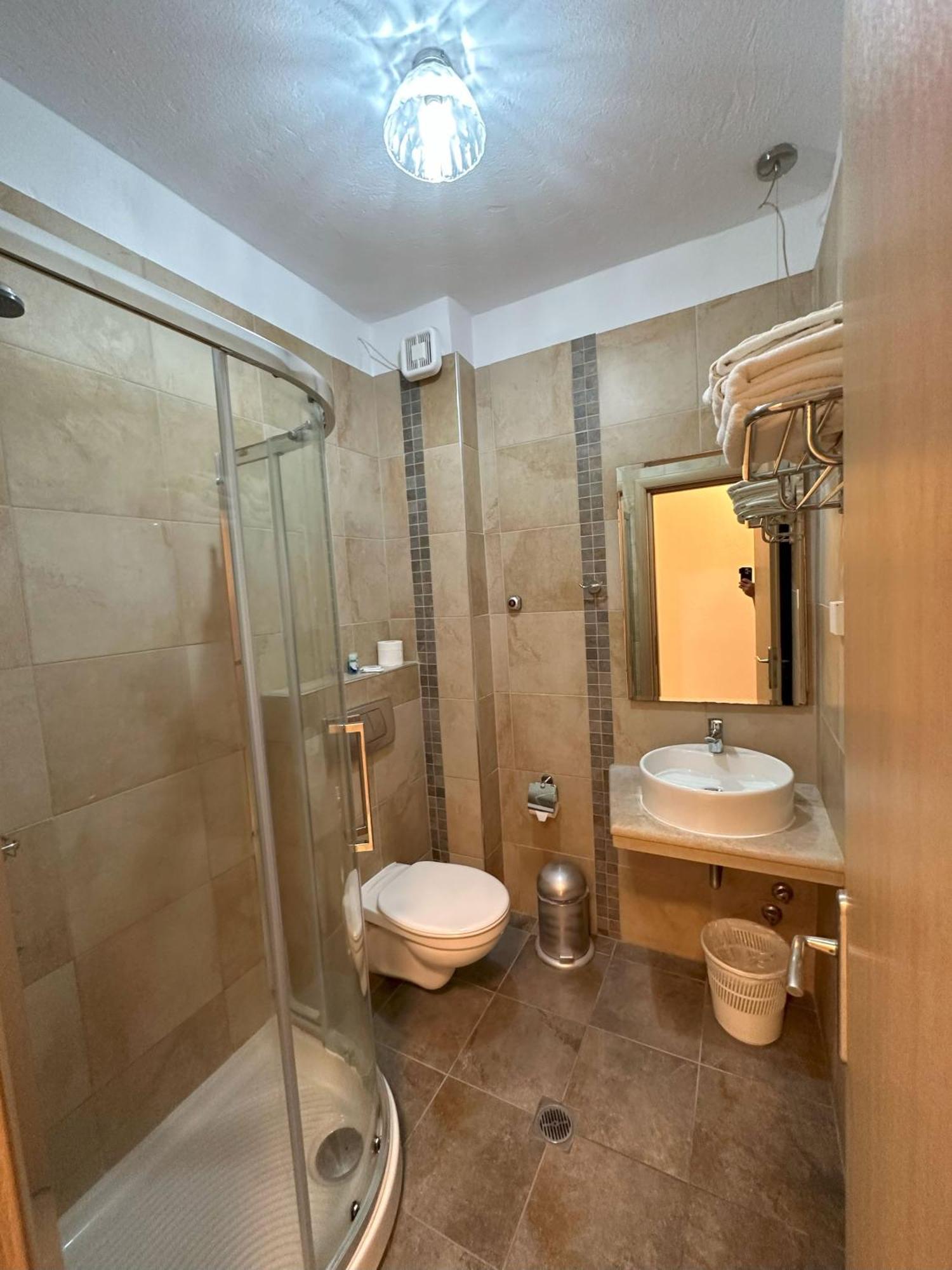ניי פורי Hotel Afrodite מראה חיצוני תמונה