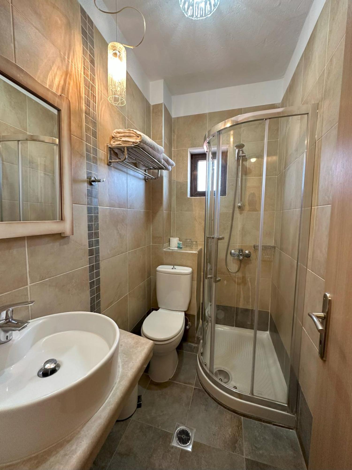 ניי פורי Hotel Afrodite מראה חיצוני תמונה
